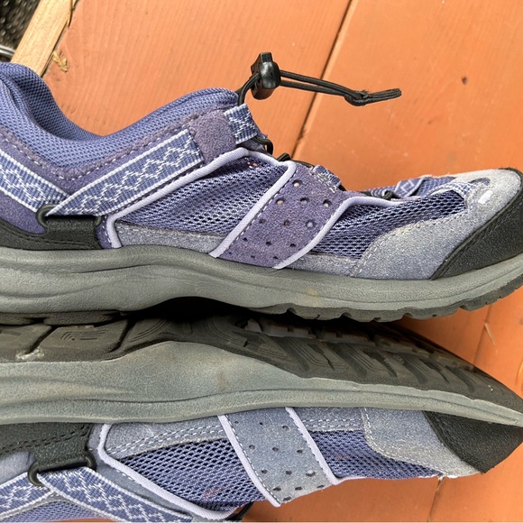 Lands End trail sneaker blue. Sz 7-8 - Picture 4 of 6